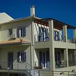 Villa 4 Epohes Vathi