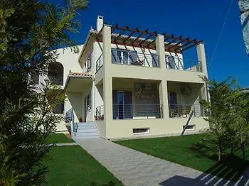 4 Epohes Villa Vathí