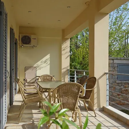 4 Epohes Villa Vathí