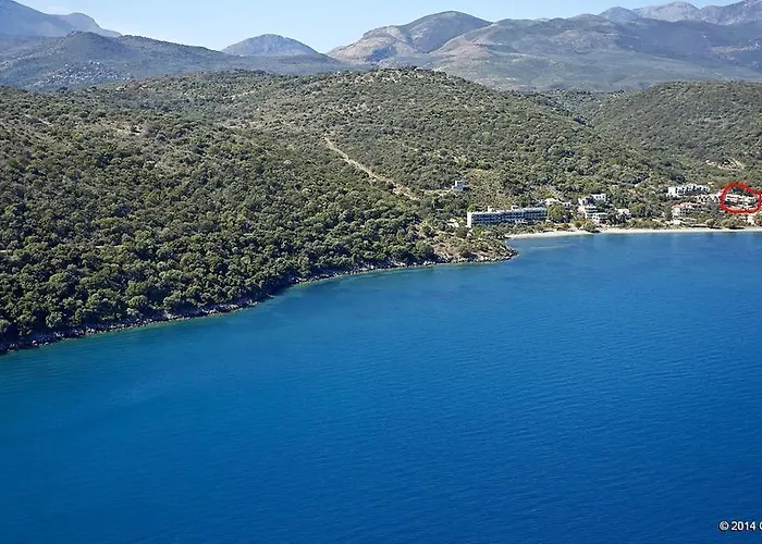 Villa 4 Epohes Vathi