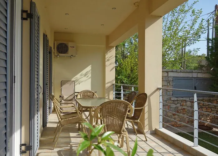 4 Epohes Villa Vathi